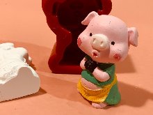 어쩜좋아 초록옷 돼지몰드 (2D단면입체) - 차량 석고방향제 수제몰드 동물 캐릭터 양초 캔들